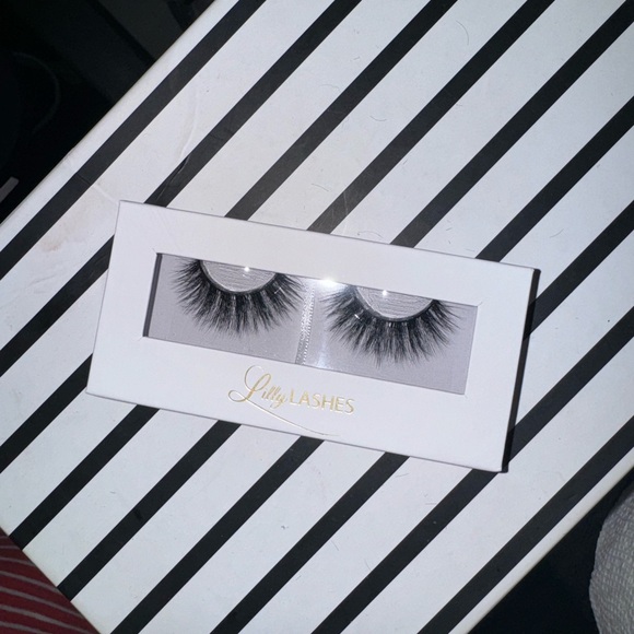 Lilly lashes Miami lite mink eyelashes - Picture 2 of 2